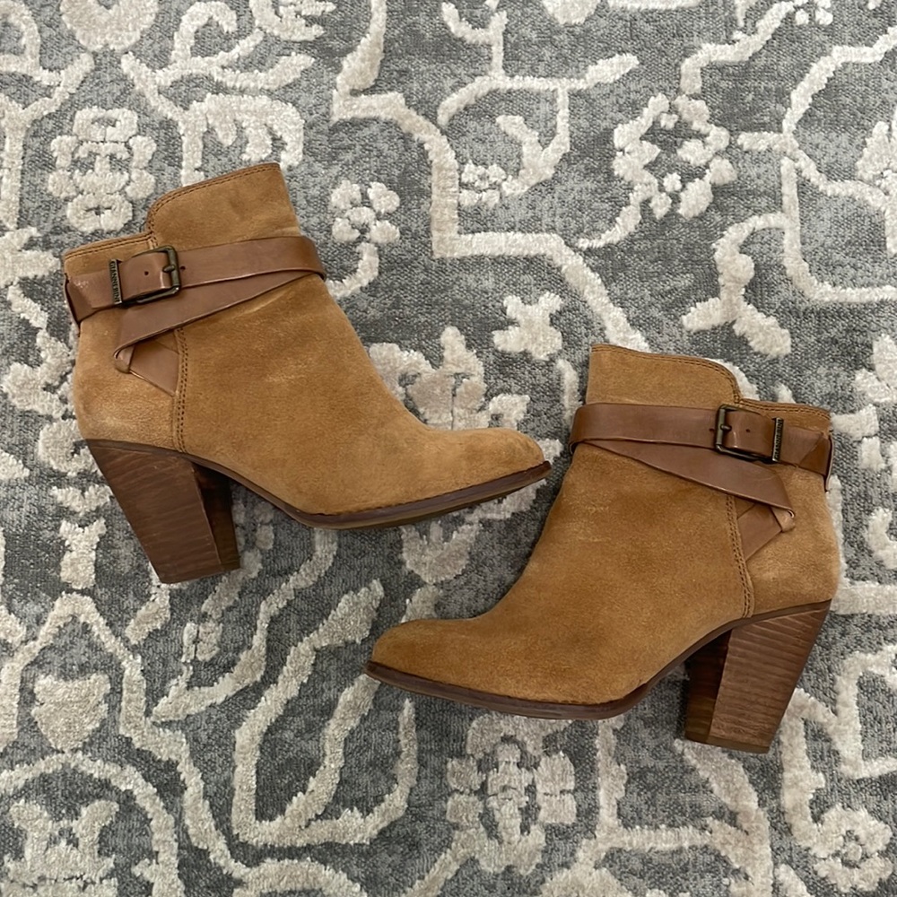 Gianni Bini braeden booties chestnut